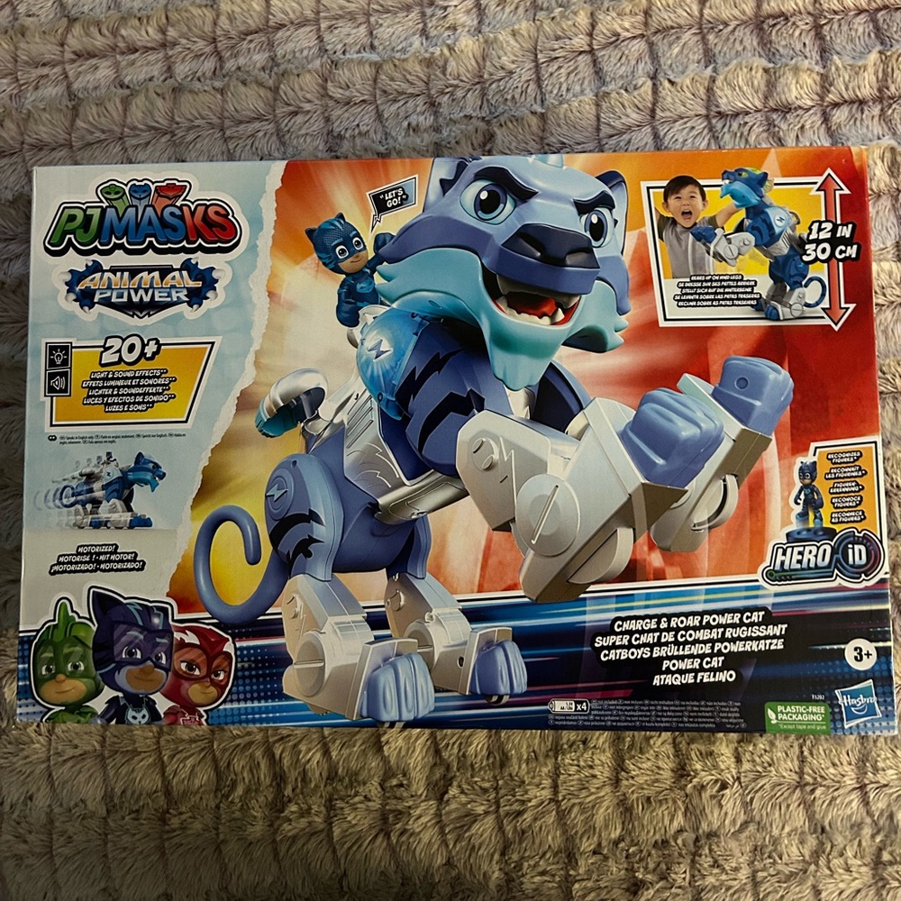Hasbro PJ Masks Animal Power Charge and Roar Power Cat